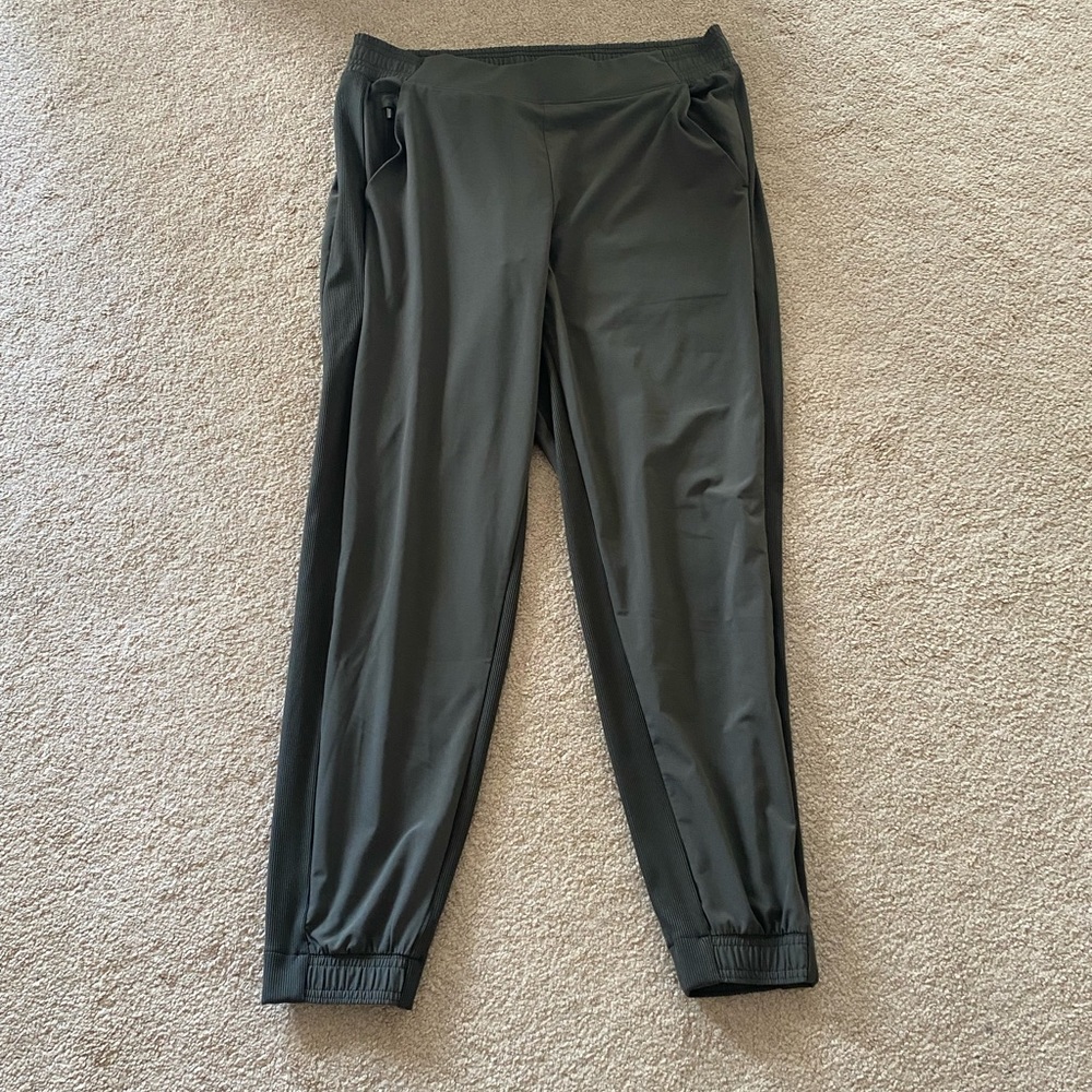 🐻‍❄️Athleta Brooklyn Joggers in Dark Gray🐻‍❄️
